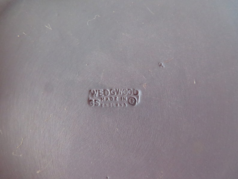 Vintage Wedgwood Scalloped Round Trinket Box