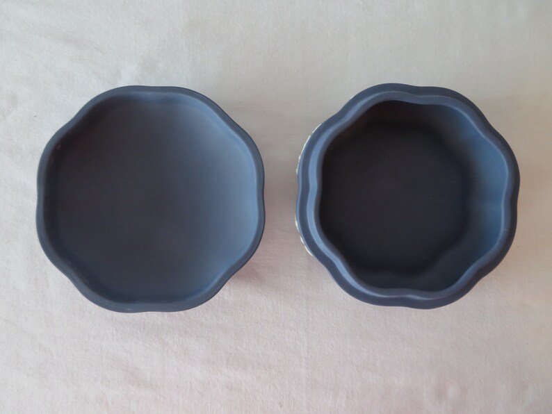 Vintage Wedgwood Scalloped Round Trinket Box