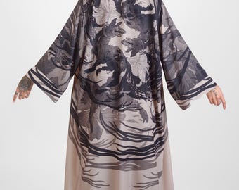OKAMI Mono Extra Long Wolf Art Printed Kimono Robe: Unisex One Size Kaftan
