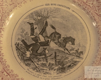 Keller et Guerin Lunéville talking plate "Ces Bons Chasseurs" Antique French 1850s 1860s Equestrian themed plate
