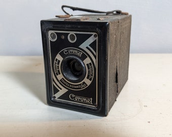 Vintage 1945 Coronet Box Camera (decoration piece)