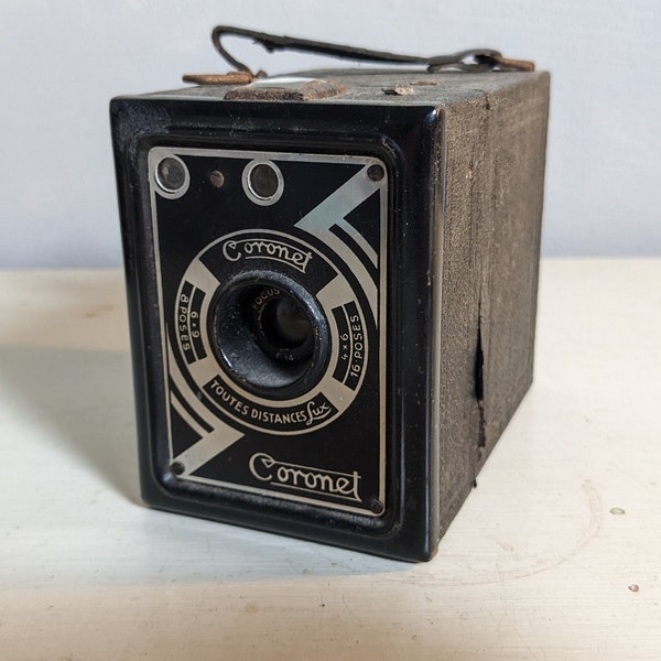 Vintage 1945 Coronet Box Camera (decoration piece)