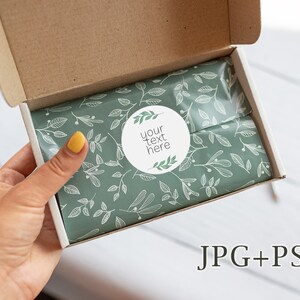 Maqueta de pegatina con logotipo redondo en la caja, maqueta de etiqueta redonda, maqueta de pegatina de agradecimiento, maqueta de logotipo circular, PSD+JPG
