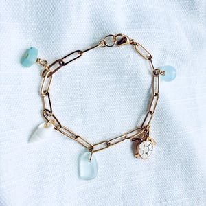 Bracelet à breloques coquillage et verre de mer | Bracelet pour amoureux de la plage