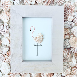 Flamant rose en coquillages : Décoration côtière encadrée, cadeau pour une maison de plage