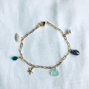 Bracelet à breloques coquillage et verre de mer | Bracelet pour amoureux de la plage