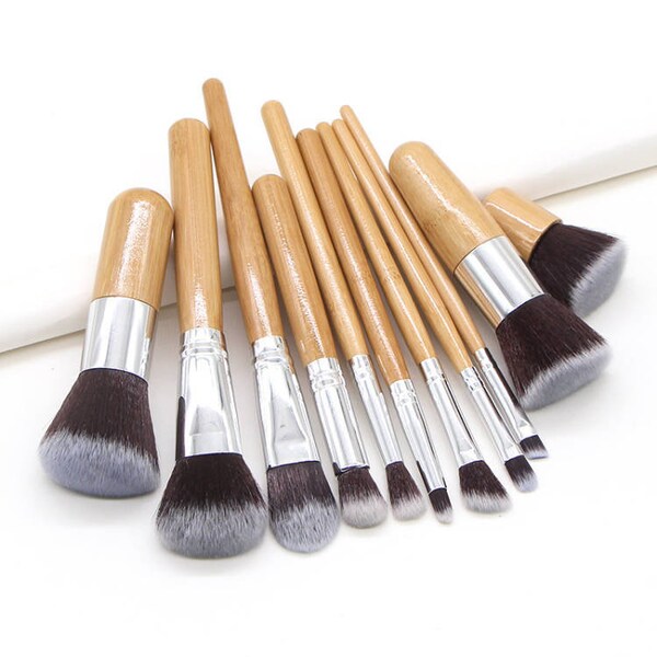 Eco-friendly, vegan & cruelty free gift set of 11 bamboo makeup brushes. Professional, high quality, unique zero waste gift for her.