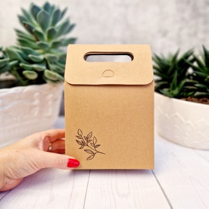 Sac/boîte cadeau Kraft avec motif de feuilles florales - Parfait pour les anniversaires, les mariages, les baby showers et les cadeaux pour les enseignants. Pour les ARTICLES LÉGERS uniquement.