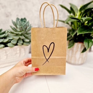 Sac coeur d'amour pour cadeaux. Petit et moyen sac cadeau en papier kraft. Anniversaire, EVJF, Shower de bébé, Mariage, Saint-Valentin, Anniversaire d'un évènement