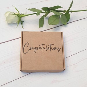 Félicitations, petite boîte à bijoux en carton Kraft vide 4 x 4 x 0,8 po, petite boîte à bijoux en carton PIP, boîte à savon. Idéal pour les produits faits main