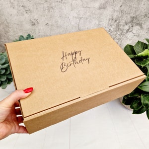 Alles Gute zum Geburtstag leere Geschenkbox. Umweltfreundlicher, starker, dicker Postkarton