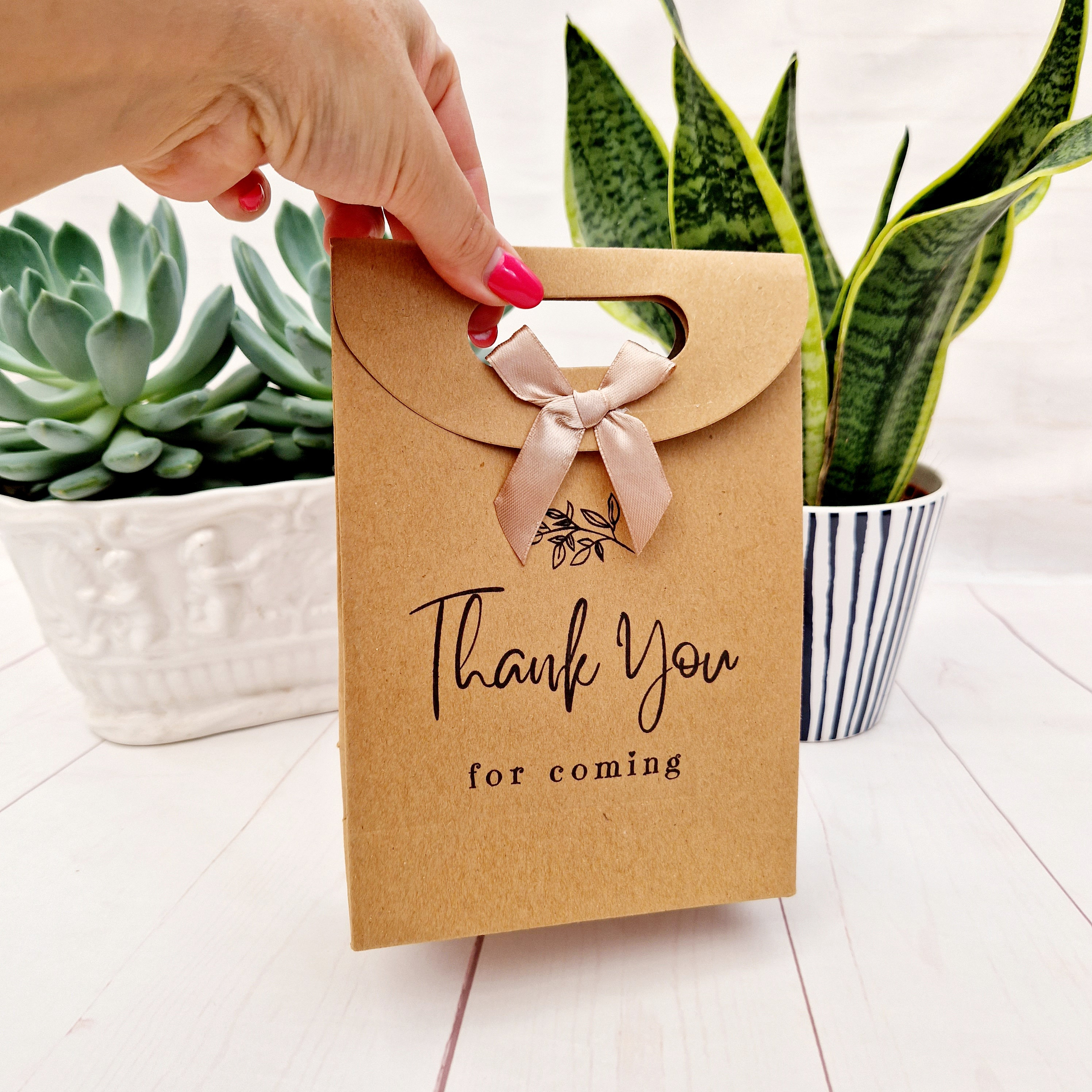 Dankeschön-Party-Geschenktüte. Kleine/mittlere umweltfreundliche braune Kraftpapiertüte. Geburtstag, Hotel, Junggesellinnenabschied, Hochzeit. Tasche mit Schleife zum Binden