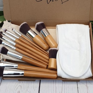 Umweltfreundliches Geschenk für sie: 11 Stück Bambus Make-up Pinsel + Bambus-Baumwoll-Spa-Stirnband. Natürliches, nachhaltiges, Zero Waste grausames, veganes Set