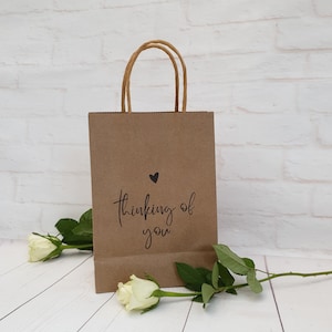 Sac cadeau de fête Thinking of you. Petit/moyen sac en papier brun écologique kraft. Anniversaire, Saint-Valentin, Tu me manques, Sympathie, Câlin