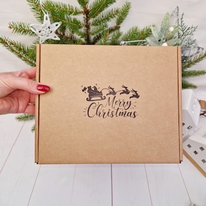 Weihnachten leere handgestempelte Kraft-Geschenkboxen, 13,3 "x 9,4" x 4", Pappschachteln. Robuste und niedliche Weihnachtsumweltfreundliche Verpackung