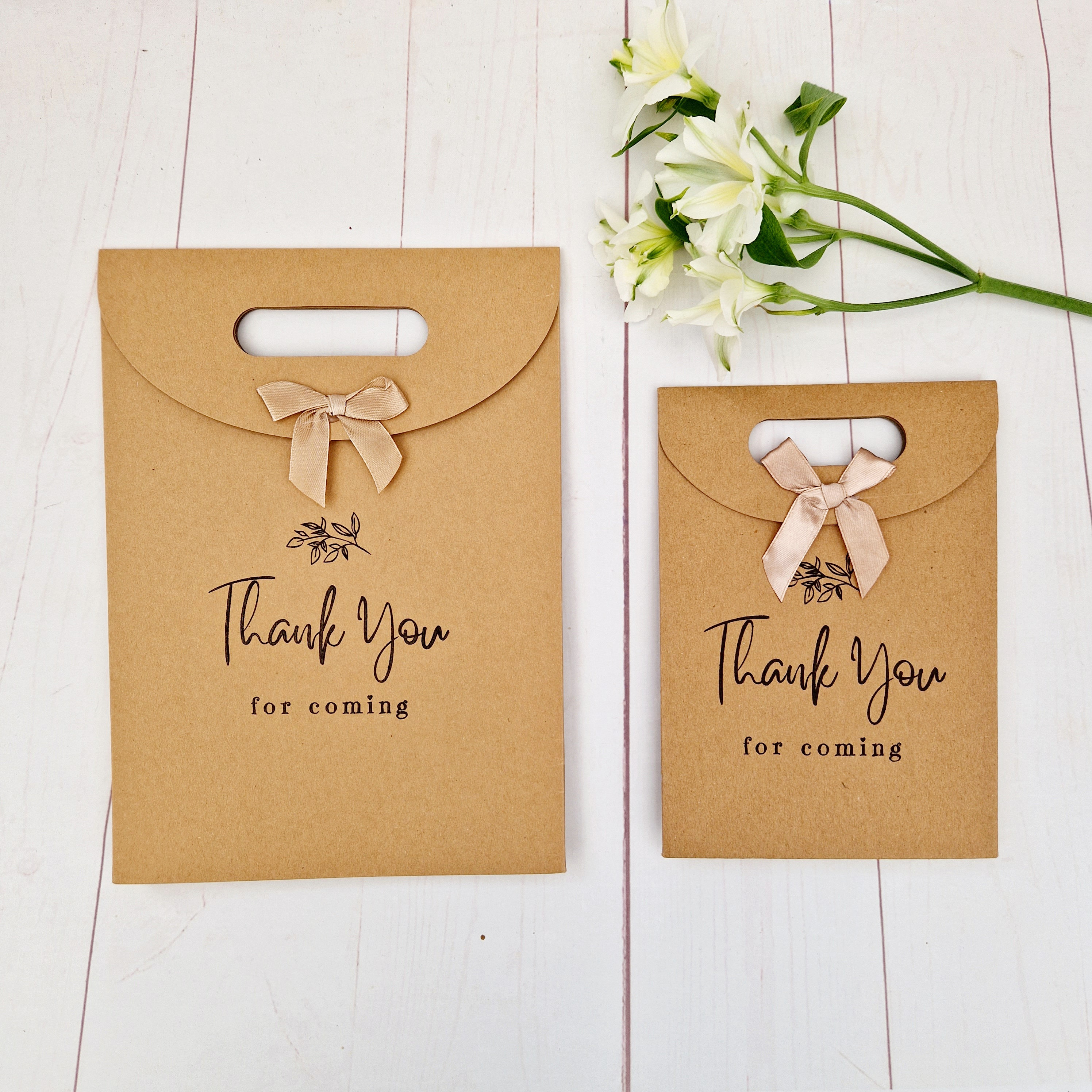 Dankeschön-Party-Geschenktüte. Kleine/mittlere umweltfreundliche braune Kraftpapiertüte. Geburtstag, Hotel, Junggesellinnenabschied, Hochzeit. Tasche mit Schleife zum Binden