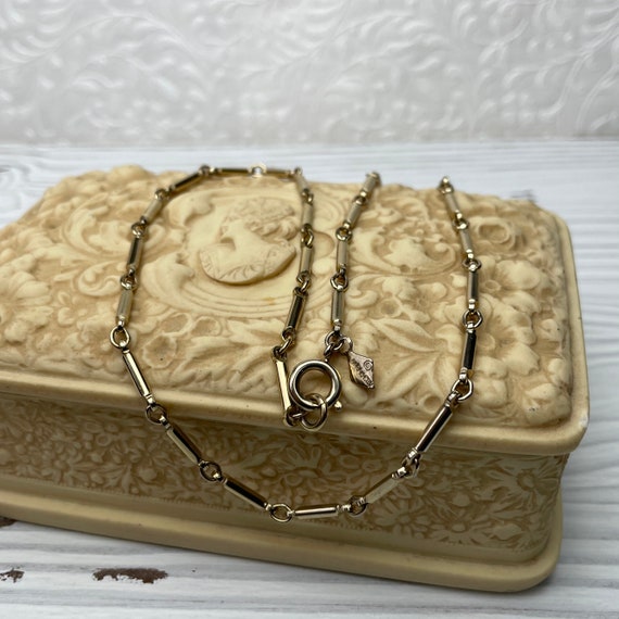 Vintage Signed Sarah Coventry Gold tone Chain Nec… - image 3