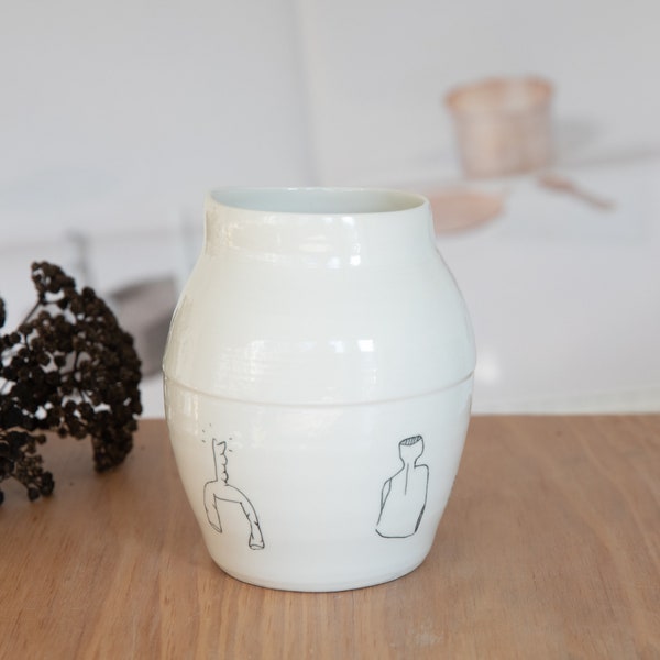 Vase en PORCELAINE FAIT MAIN // Design minimaliste // Céramique artisanale // Pièce tournée unique