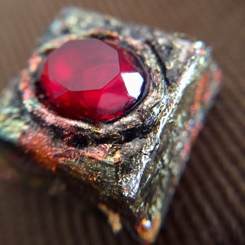 Queen\u2019s ring keycap