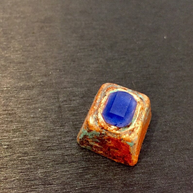 Queen\u2019s ring keycap