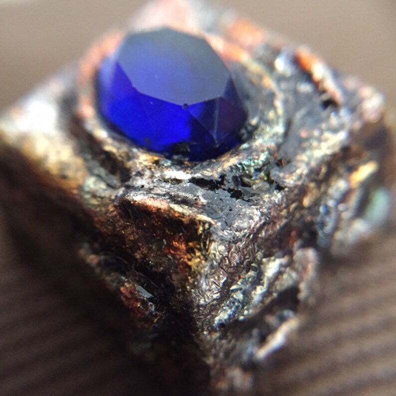 Queen\u2019s ring keycap