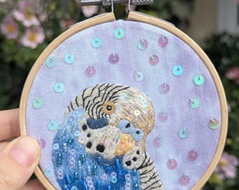 Wellensittich hand bestickt in Mini Stickrahmen
