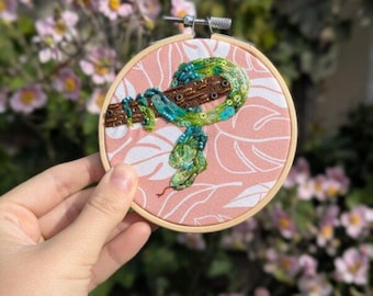 Stickrahmen in Form einer Schlange