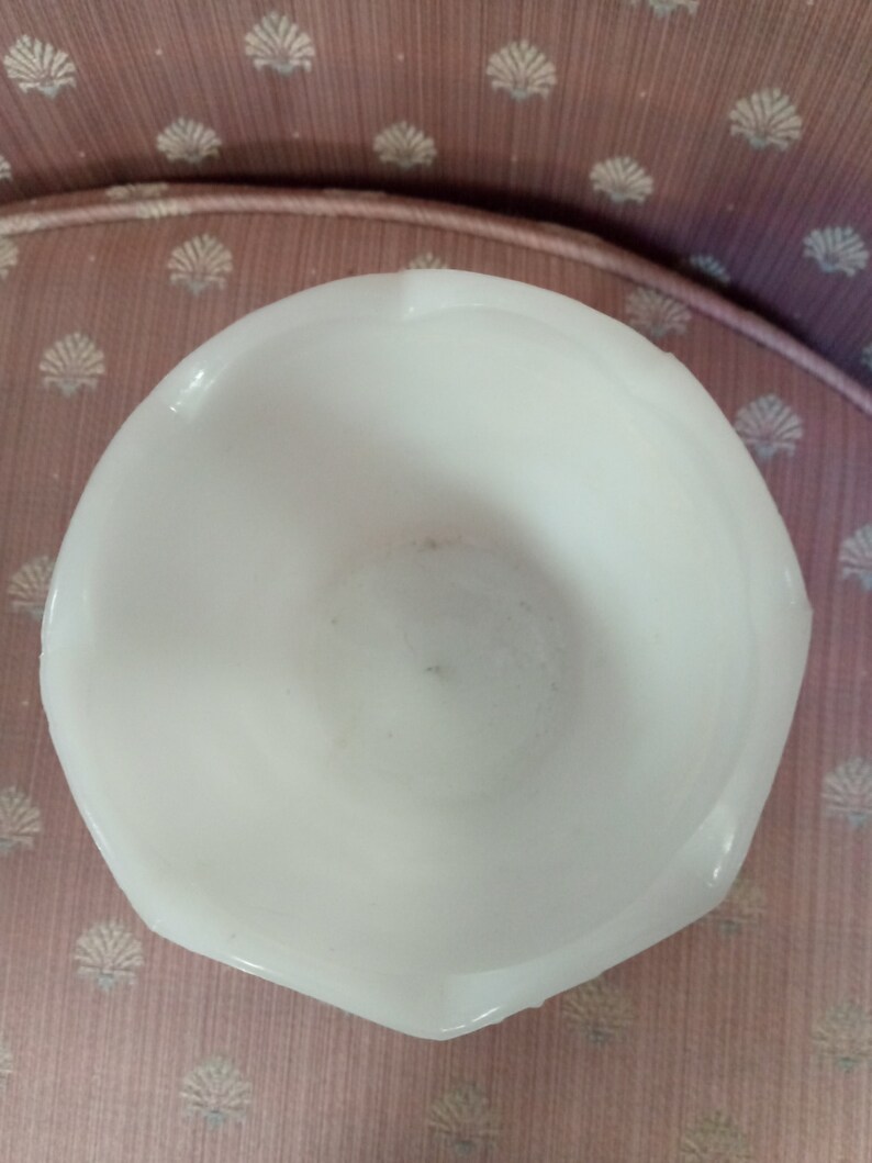 E.O Vintage White Milkglass Pedestal Vase /'Grapevine/' Pattern Brody Co Cleveland,OH