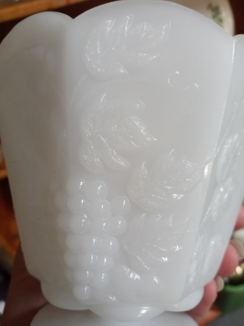 E.O Vintage White Milkglass Pedestal Vase /'Grapevine/' Pattern Brody Co Cleveland,OH