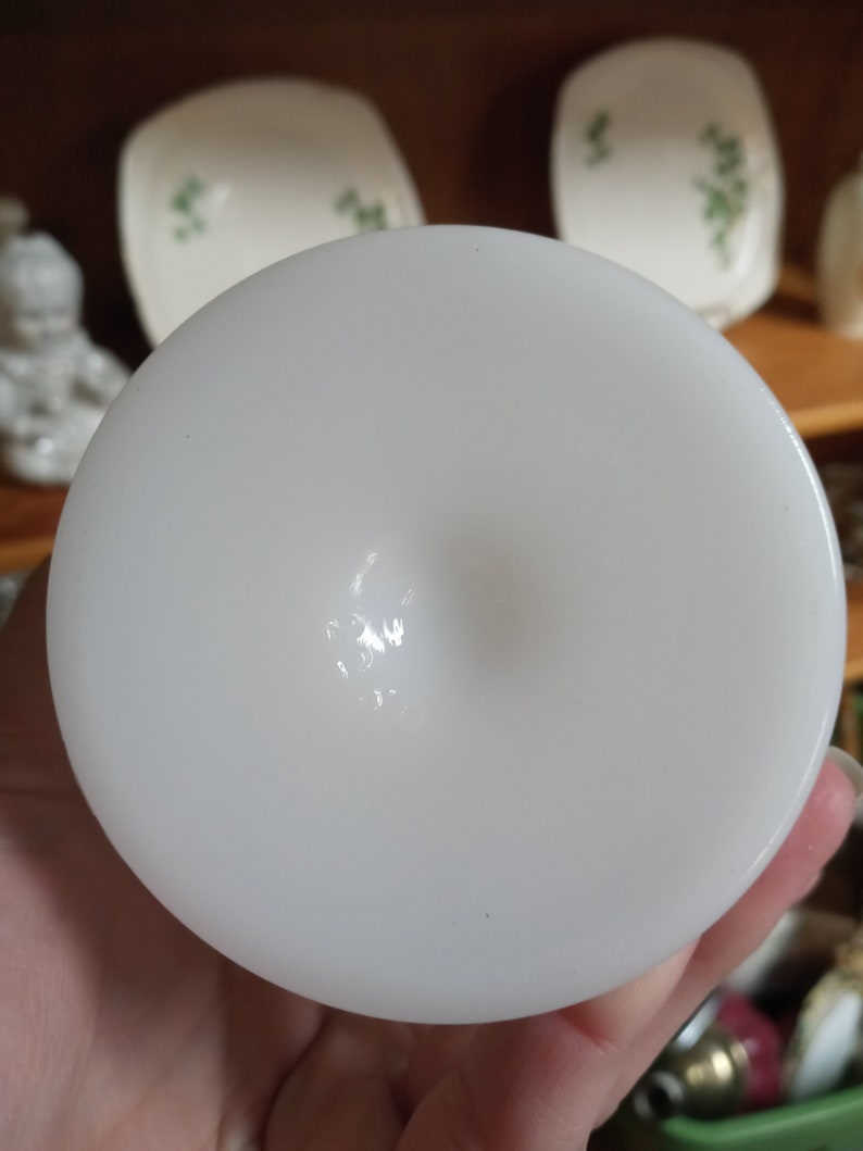 E.O Vintage White Milkglass Pedestal Vase /'Grapevine/' Pattern Brody Co Cleveland,OH