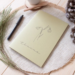Diario personalizzato con fiori di nascita, regalo di quaderno ecologico, diario con nome personalizzato fatto a mano, quaderno di carta riciclata rilegato a mano