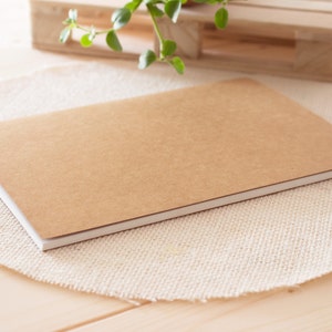 Caderno kraft rústico costurado à mão, diário de capa mole marrom de papel reciclado A5, diário em branco feito à mão ecológico para mulher natural
