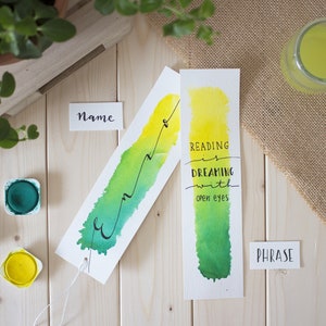Marcador de aquarela personalizado com letras à mão, presente colorido para amantes de livros feito com papel FSC, lembrancinhas ecológicas e pintadas à mão