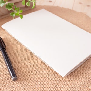 Libreta ecológica de papel de algas encuadernada a mano, libreta minimalista de estilo boho en blanco natural A5, regalo boho sostenible para amantes de la naturaleza