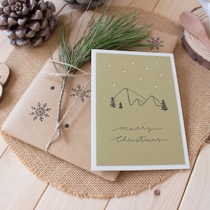 Umweltfreundliche handgemachte Weihnachtskarte, Rustikale Grußkarten, Recycled Weihnachtskarten mit Bäumen, Minimalistische verschneite Weihnachtskarte