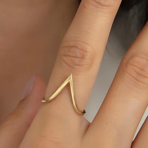 10K 14K 18K Gold Curved Stacking Ring, Gold Chevron V Ring, Gold Minimalist Ring, V Ring, Stacking Ring, Dainty V Ring, Gold Curved Ring