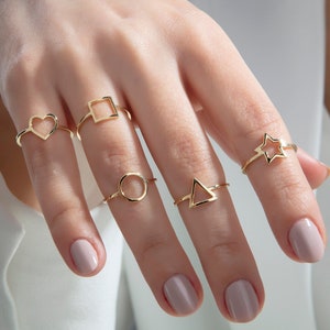 Ring with triangle symbol top