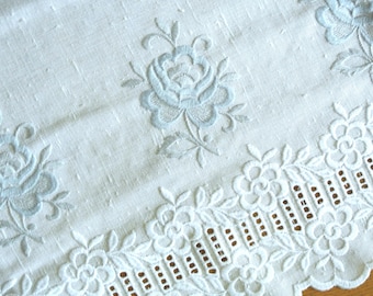Vintage 1970s Embroidered Rose Curtain Valance: Bone White Cotton Blend