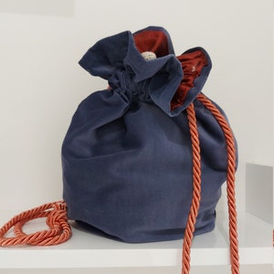 Bucket bag in velvet, indigo velvet, copper lining, handmade