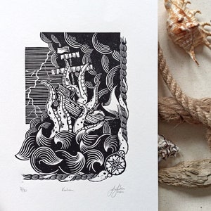 Linoleografia originale KRAKEN, stampa fatta a mano, regalo artistico a forma di polpo per gli amanti del mare, illustrazione di un mostro marino nautico, splendida decorazione murale