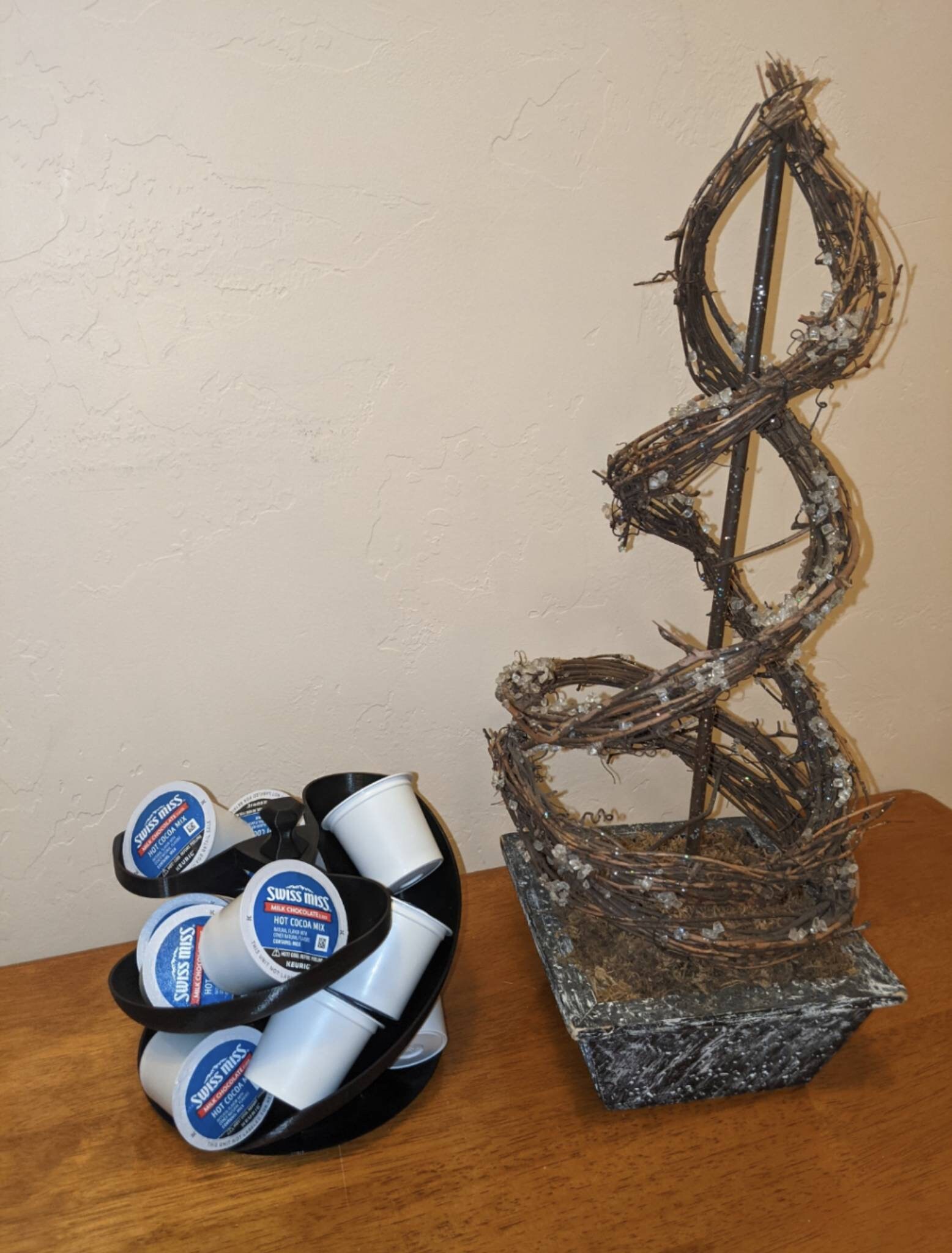 Distributeur à Œufs En Spirale Métallique – Rangement Cuisine 36 Œufs – 19.5x19.5x36 Cm – Noir/Argent