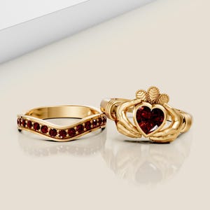 Natural Red Garnet Claddagh Engagement Ring Set 14K Gold Antique Bridal Heart Shape Wedding Anniversary Promise Ring For Her Bridesmaid Gift