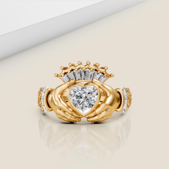 Gold Claddagh Ring Bague Claddagh Emeraude 14K Gold Moissanite