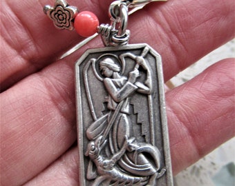 St. Michael Schutz Medaillon, Geschenk für Polizei, Sanitäter und Krankenschwester Schutz, Geschenk für den besten Freund, spirituelle Ikone, 5 cm Gesamtlänge
