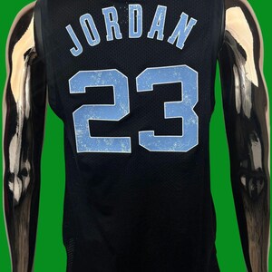 Camiseta de baloncesto Nike Air Jordan DNA Distorted "UNC to Chicago" de segunda mano imagen 4