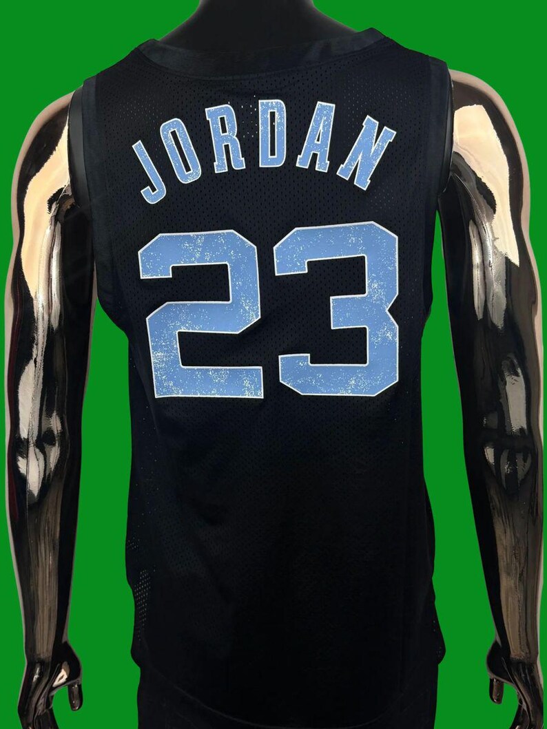 Camiseta de baloncesto Nike Air Jordan DNA Distorted "UNC to Chicago" de segunda mano imagen 4