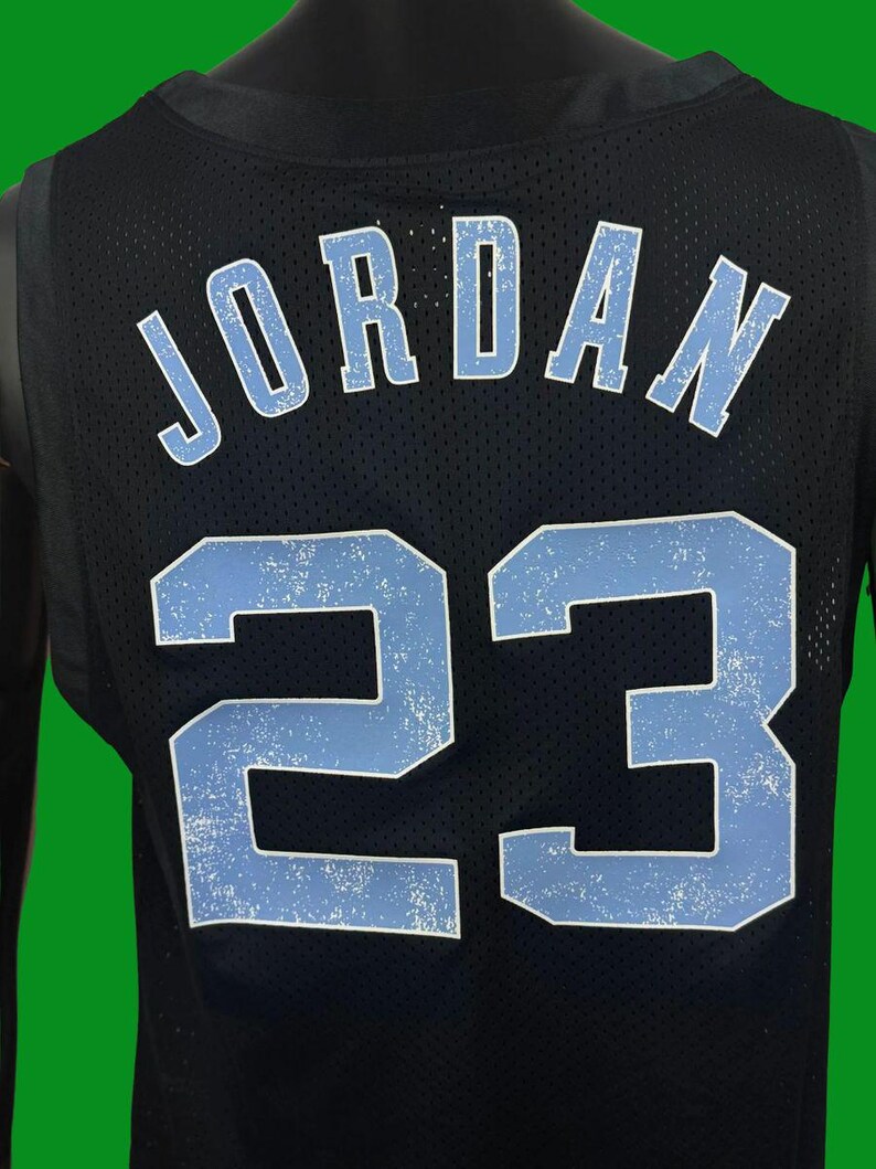 Camiseta de baloncesto Nike Air Jordan DNA Distorted "UNC to Chicago" de segunda mano imagen 5