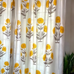 Rideau imprimé en blocs de coton fait main, fleur de pavot de l&#39;Himalaya jaune, traitement de fenêtre élégant, décoration d&#39;intérieur classique pour salon chambre
