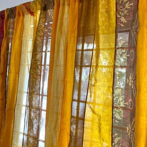 Rideaux saree bohèmes jaunes recyclés faits main avec lanières de saree Rideau transparent hippie saree bohème pour fenêtre et porte