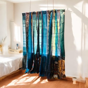 Cortinas de sari bohemias azules, cortinas de sari recicladas hechas a mano con tiras de sari, cortinas hippies transparentes para ventanas y puertas, decoración del hogar con sari bohemio.
